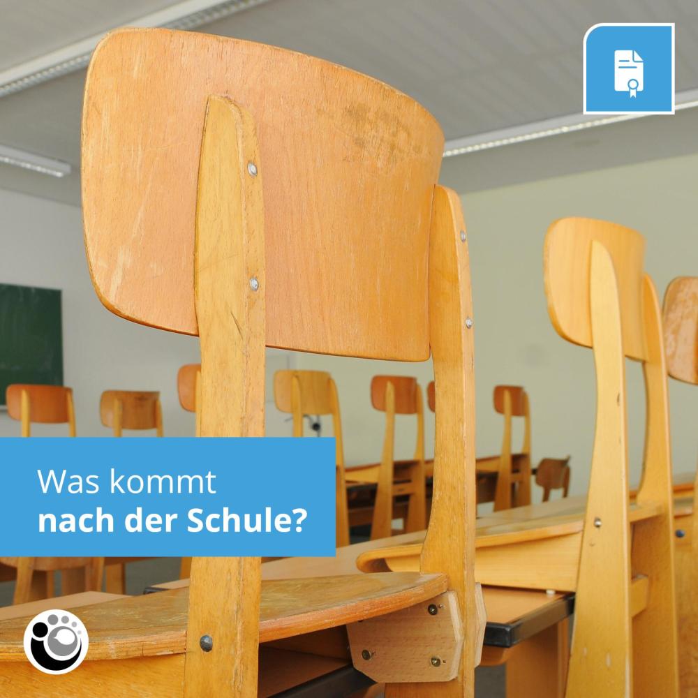 Stühle stehen oben nach Schulschluss
