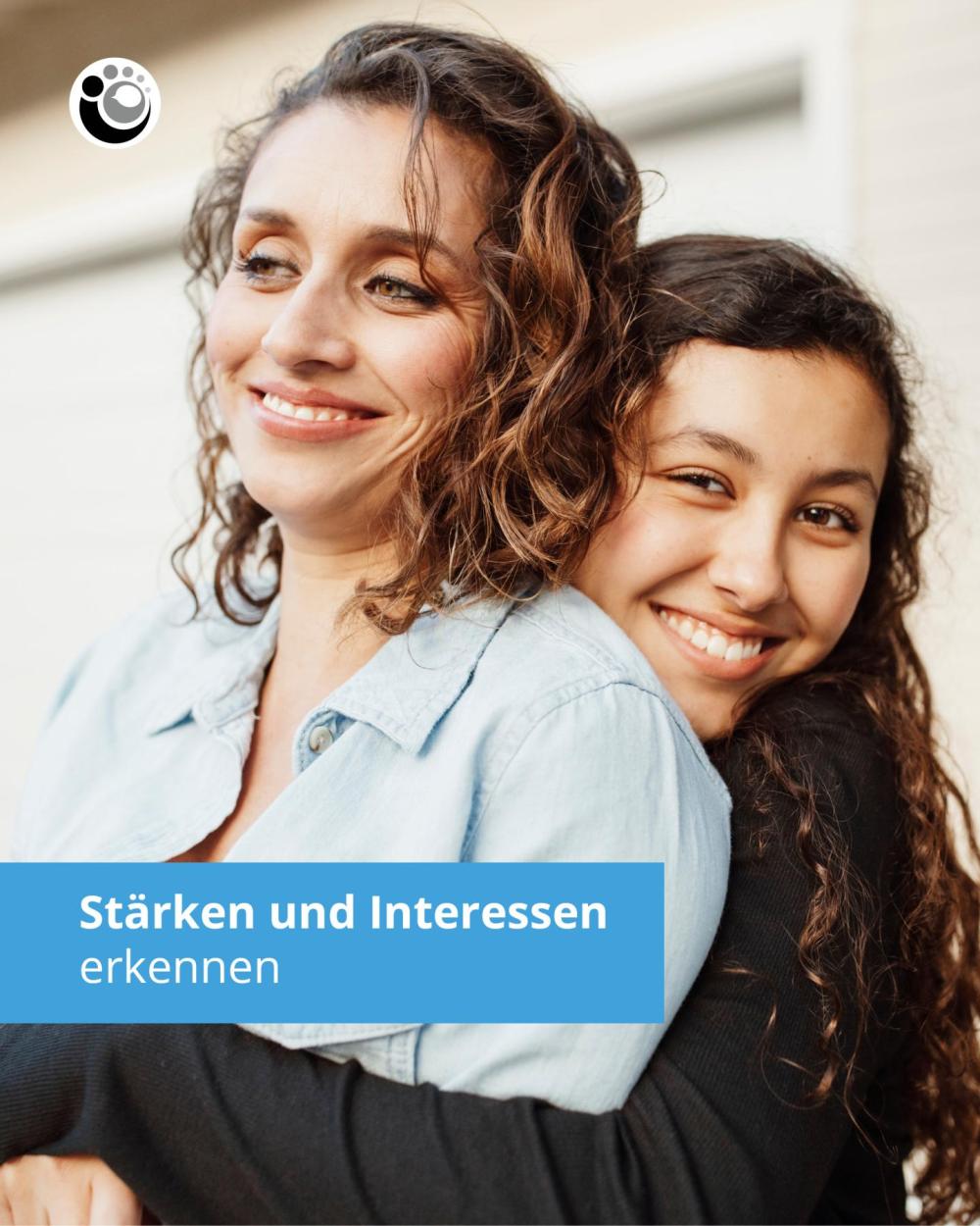 Tochter umarmt ihre Mutter